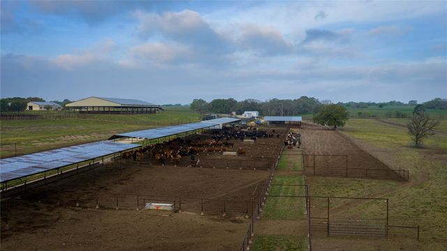 1119 Wolters Road, Schulenburg, TX 78956