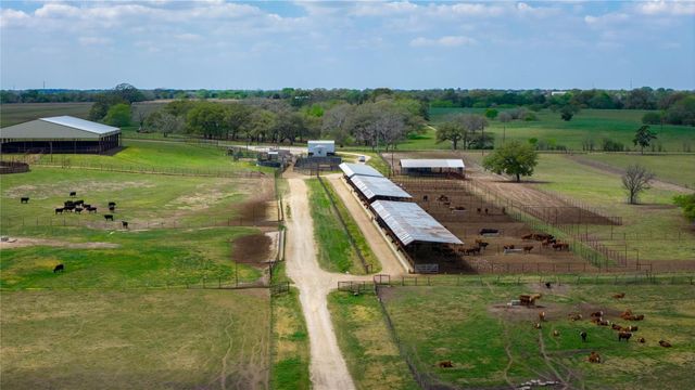 1119 Wolters Road, Schulenburg, TX 78956