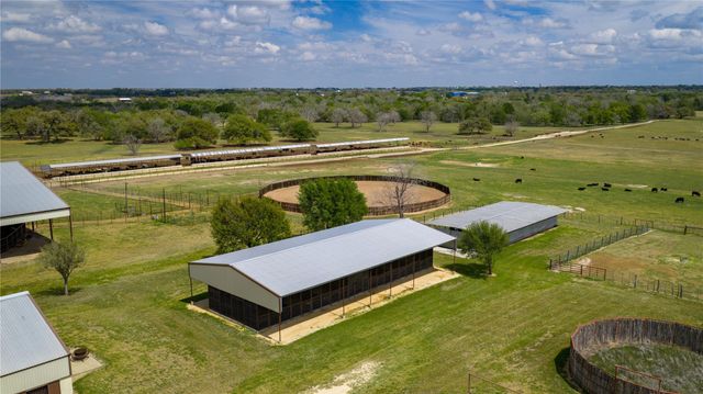 1119 Wolters Road, Schulenburg, TX 78956