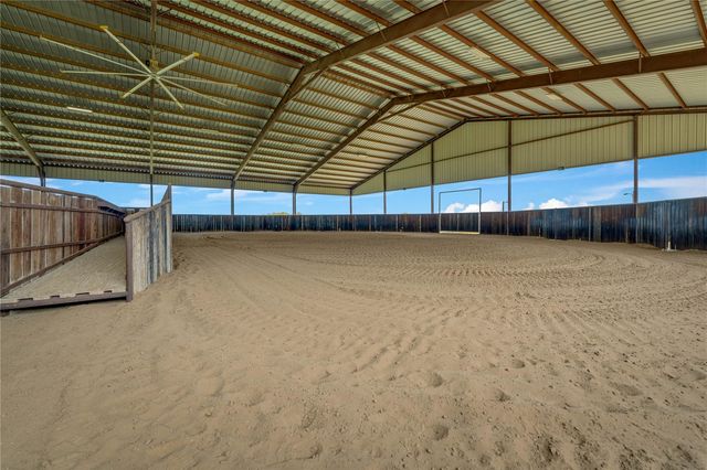 1119 Wolters Road, Schulenburg, TX 78956