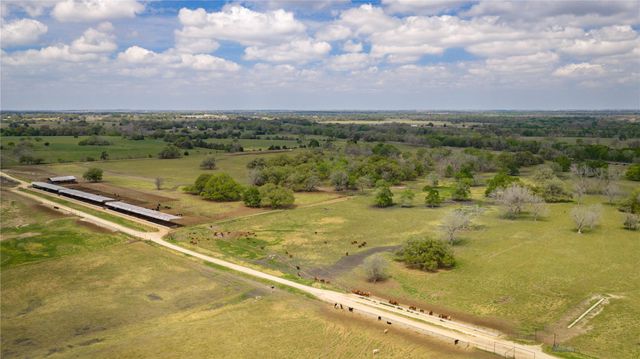 1119 Wolters Road, Schulenburg, TX 78956