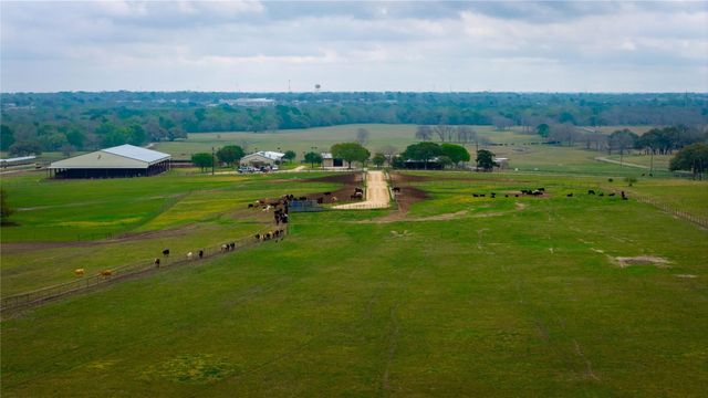 1119 Wolters Road, Schulenburg, TX 78956