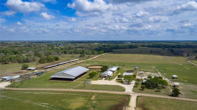 1119 Wolters Road, Schulenburg, TX 78956
