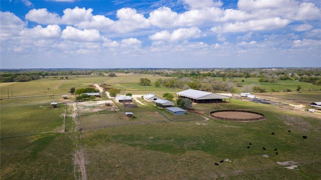 1119 Wolters Road, Schulenburg, TX 78956