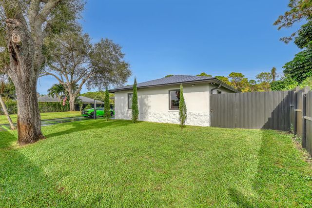 7077 Oakmont Drive, Lake Worth, FL 33467