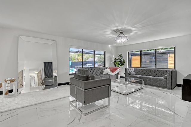 7077 Oakmont Drive, Lake Worth, FL 33467