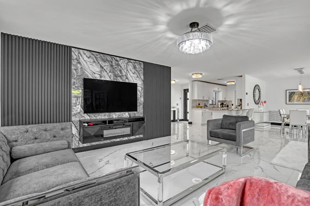 7077 Oakmont Drive, Lake Worth, FL 33467