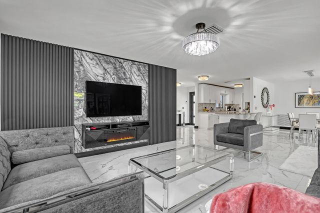 7077 Oakmont Drive, Lake Worth, FL 33467