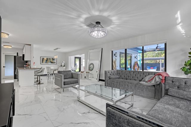 7077 Oakmont Drive, Lake Worth, FL 33467