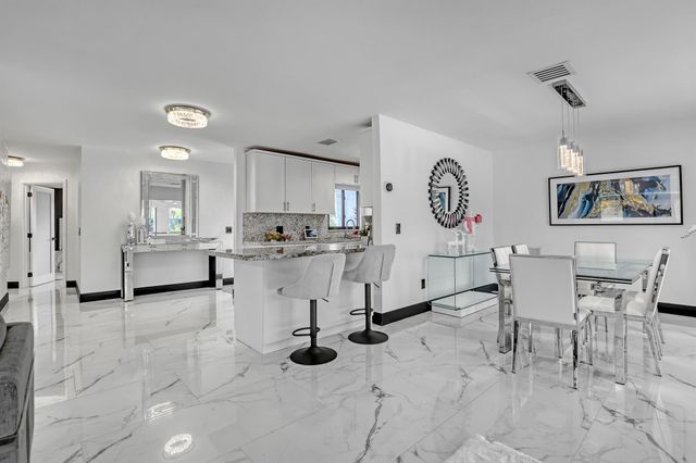 7077 Oakmont Drive, Lake Worth, FL 33467