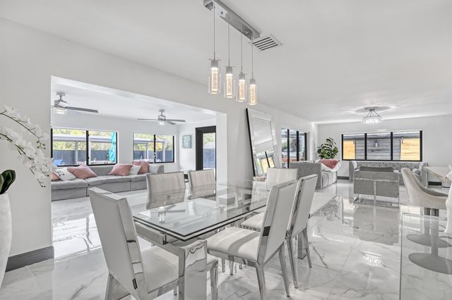 7077 Oakmont Drive, Lake Worth, FL 33467