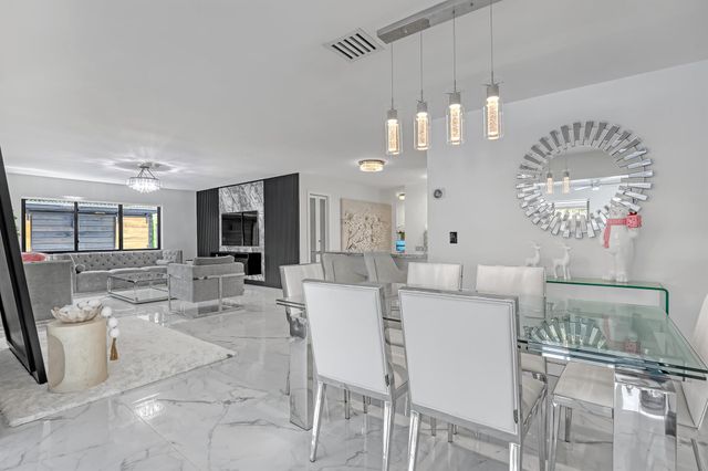 7077 Oakmont Drive, Lake Worth, FL 33467