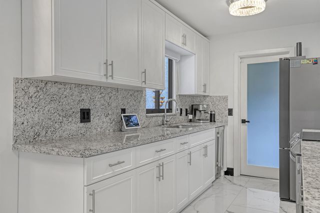 7077 Oakmont Drive, Lake Worth, FL 33467