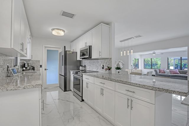 7077 Oakmont Drive, Lake Worth, FL 33467