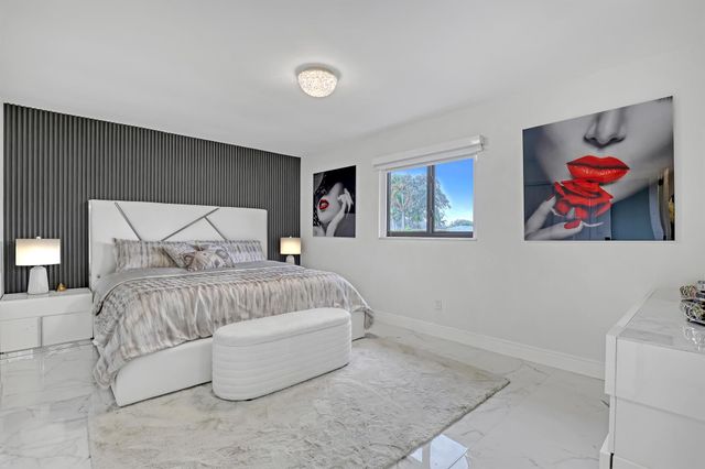 7077 Oakmont Drive, Lake Worth, FL 33467