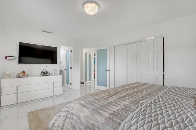 7077 Oakmont Drive, Lake Worth, FL 33467