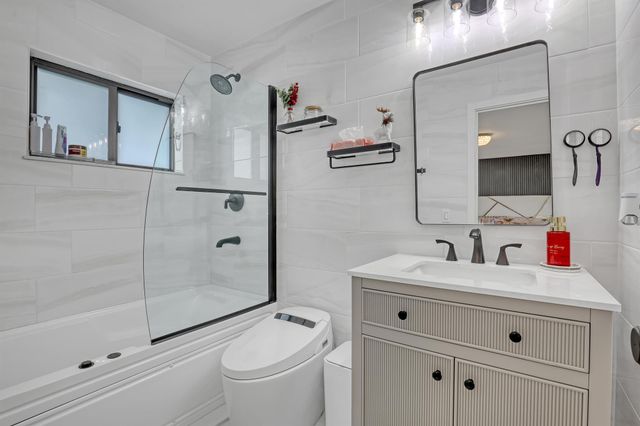 7077 Oakmont Drive, Lake Worth, FL 33467