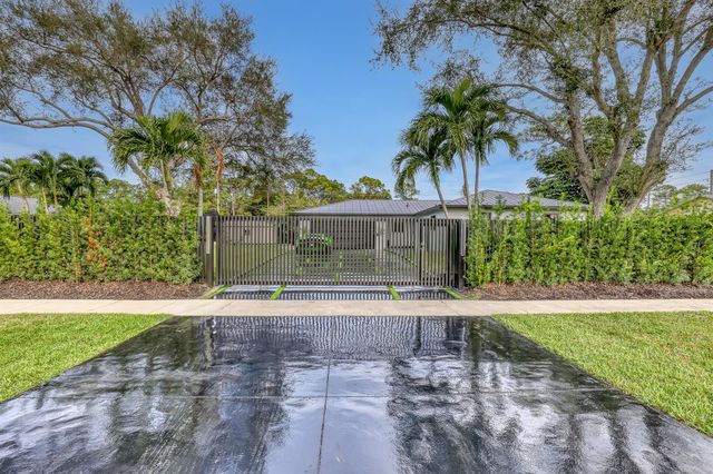 7077 Oakmont Drive, Lake Worth, FL 33467
