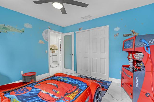 7077 Oakmont Drive, Lake Worth, FL 33467