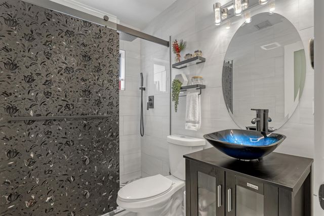 7077 Oakmont Drive, Lake Worth, FL 33467