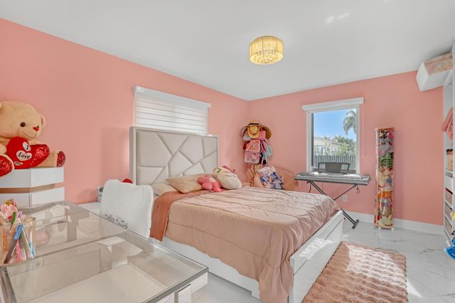 7077 Oakmont Drive, Lake Worth, FL 33467