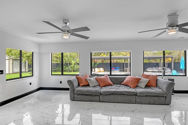 7077 Oakmont Drive, Lake Worth, FL 33467