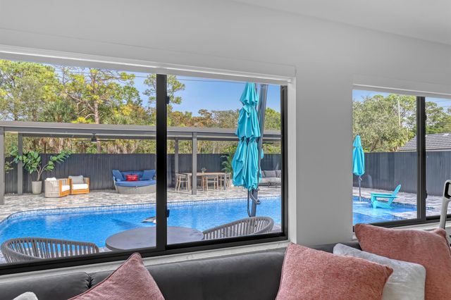 7077 Oakmont Drive, Lake Worth, FL 33467