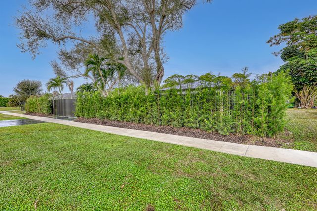 7077 Oakmont Drive, Lake Worth, FL 33467