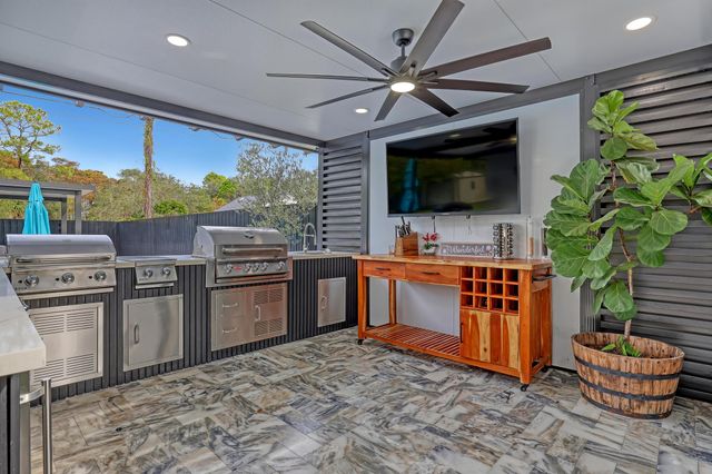 7077 Oakmont Drive, Lake Worth, FL 33467