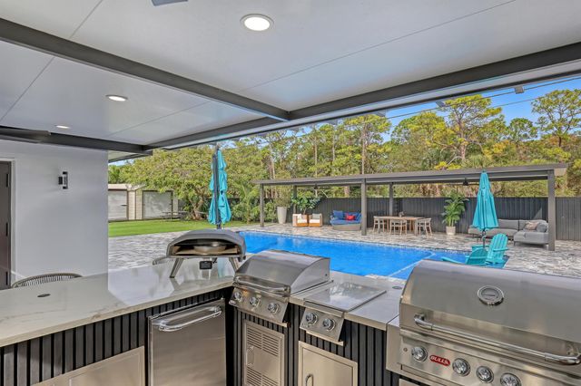 7077 Oakmont Drive, Lake Worth, FL 33467