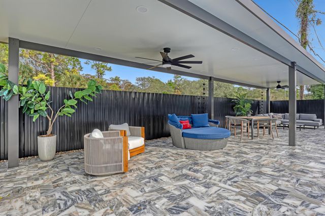 7077 Oakmont Drive, Lake Worth, FL 33467