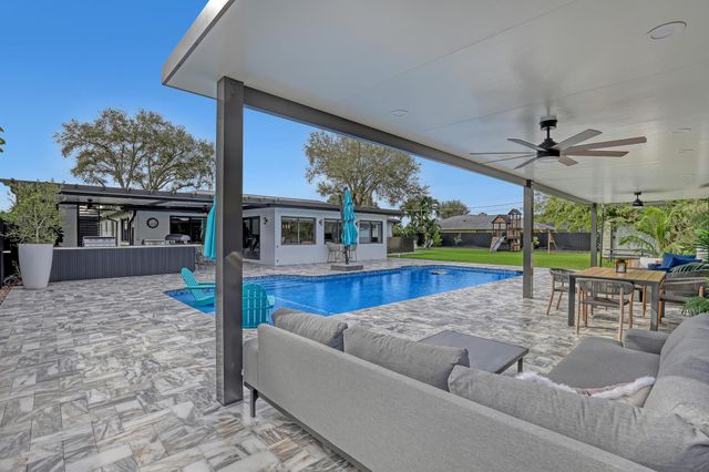 7077 Oakmont Drive, Lake Worth, FL 33467