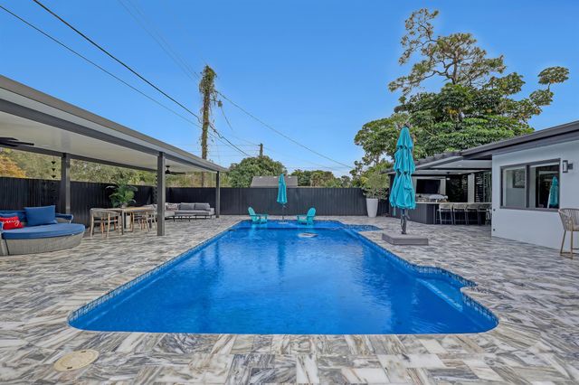 7077 Oakmont Drive, Lake Worth, FL 33467