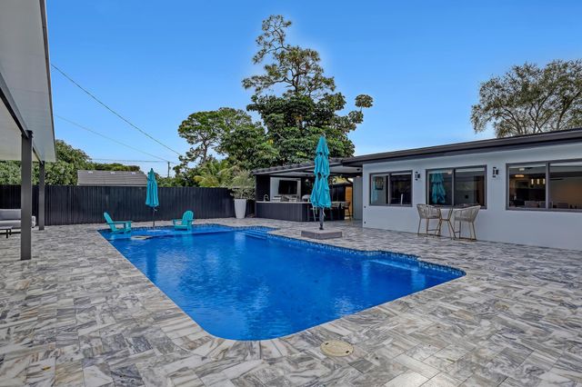 7077 Oakmont Drive, Lake Worth, FL 33467