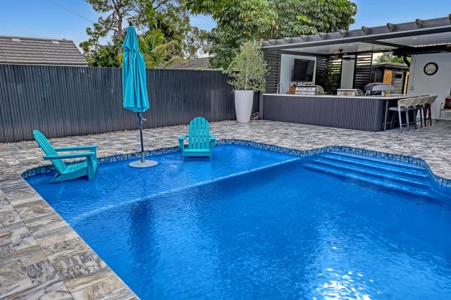 7077 Oakmont Drive, Lake Worth, FL 33467