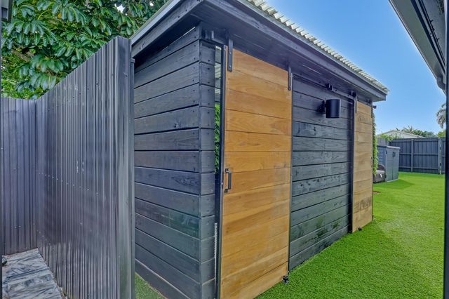 7077 Oakmont Drive, Lake Worth, FL 33467