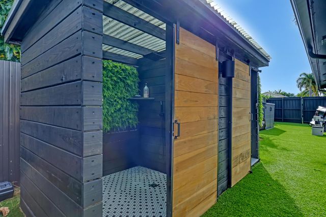 7077 Oakmont Drive, Lake Worth, FL 33467