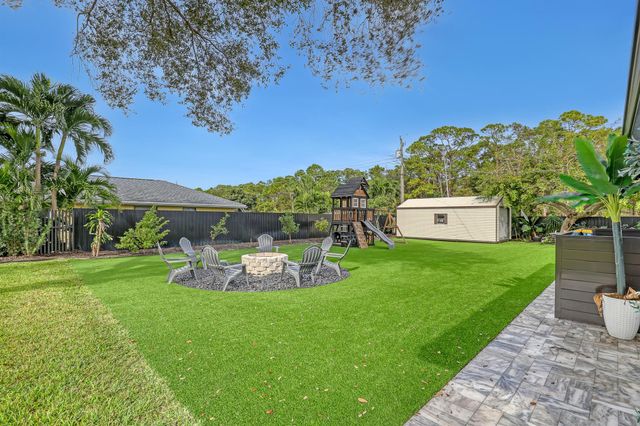 7077 Oakmont Drive, Lake Worth, FL 33467