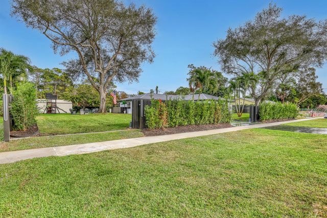 7077 Oakmont Drive, Lake Worth, FL 33467
