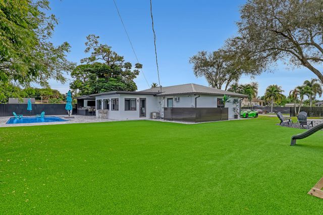 7077 Oakmont Drive, Lake Worth, FL 33467