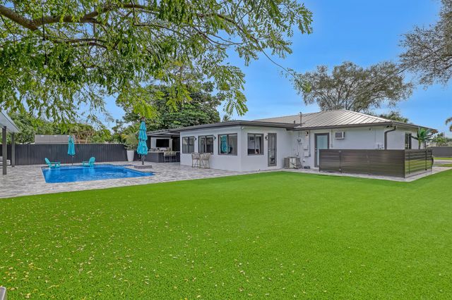 7077 Oakmont Drive, Lake Worth, FL 33467