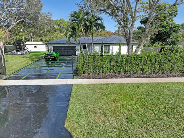 7077 Oakmont Drive, Lake Worth, FL 33467