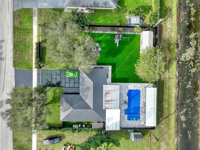7077 Oakmont Drive, Lake Worth, FL 33467