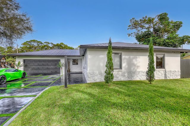 7077 Oakmont Drive, Lake Worth, FL 33467