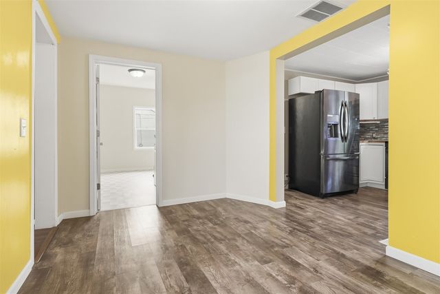 357 W 3rd Street, El Paso, IL 61738