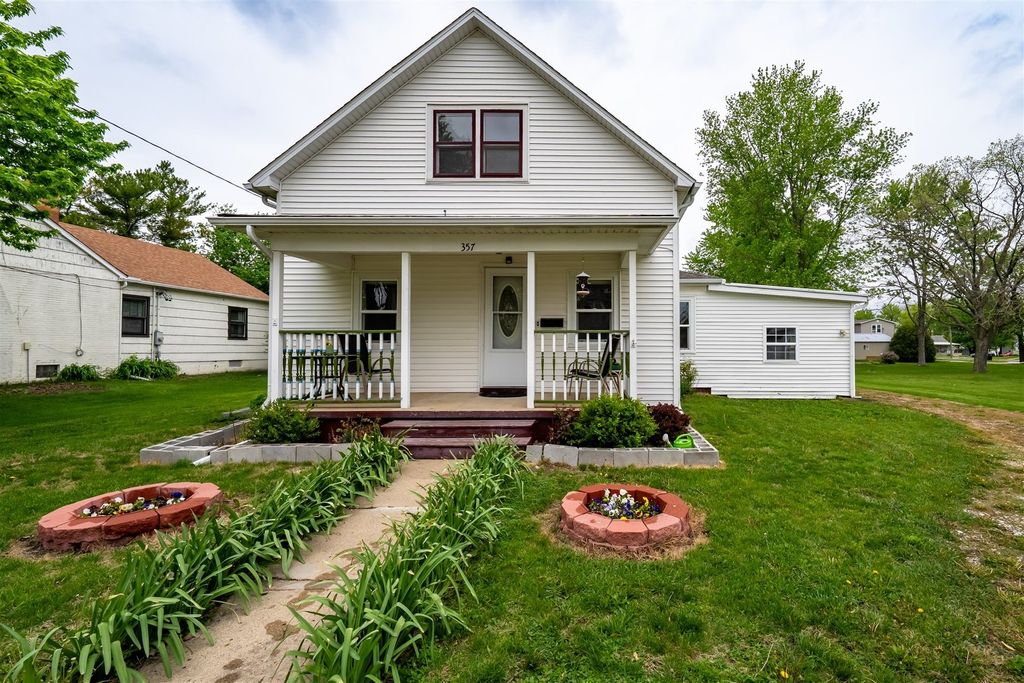 357 W 3rd Street, El Paso, IL 61738
