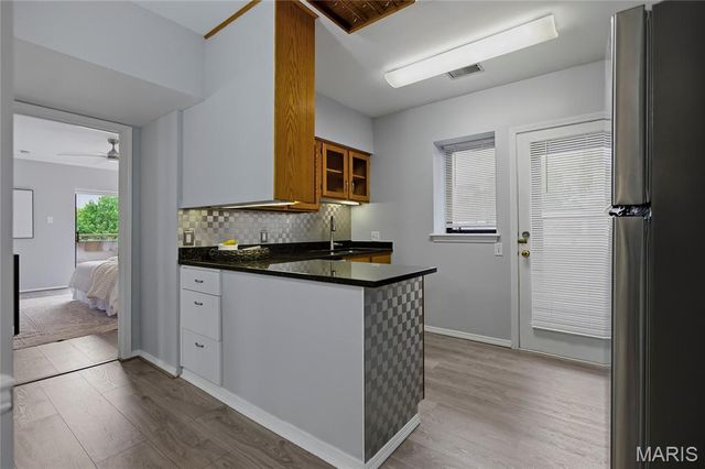 250 S Brentwood Boulevard 1J, Clayton, MO 63105