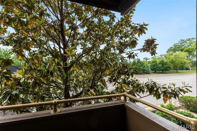 250 S Brentwood Boulevard 1J, Clayton, MO 63105