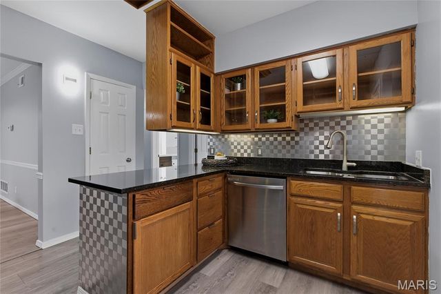 250 S Brentwood Boulevard 1J, Clayton, MO 63105