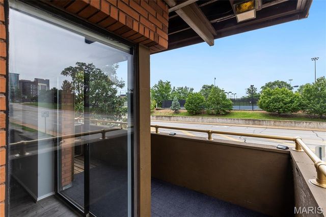 250 S Brentwood Boulevard 1J, Clayton, MO 63105